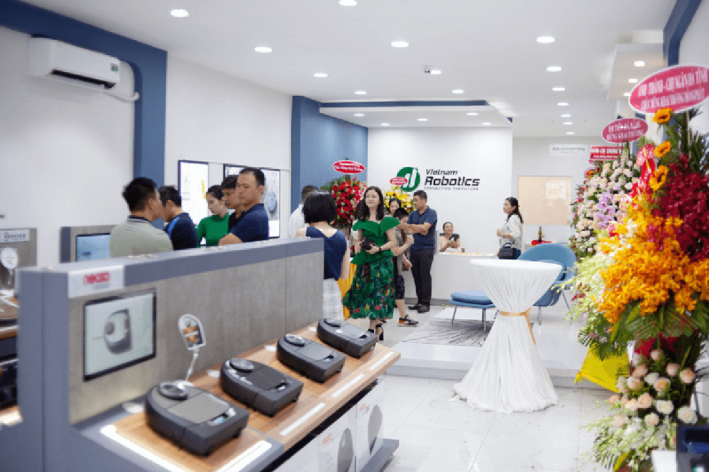 Showroom robot hút bụi Vietnam Robotics ở Hà Nội