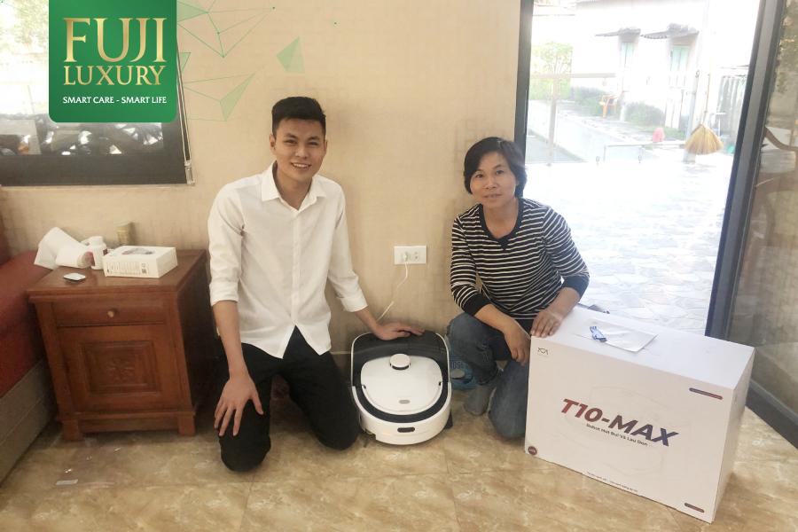 Cô Thu trải nghiệm sản phẩm T10 Max tại nhà trước khi mua